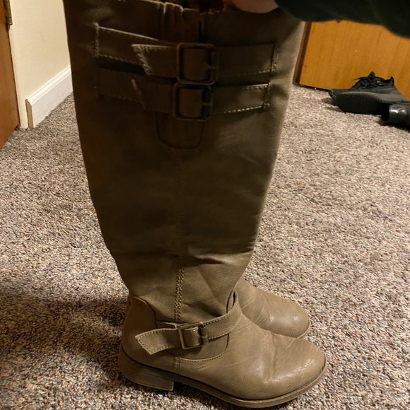 Boots - Picture 1 of 2